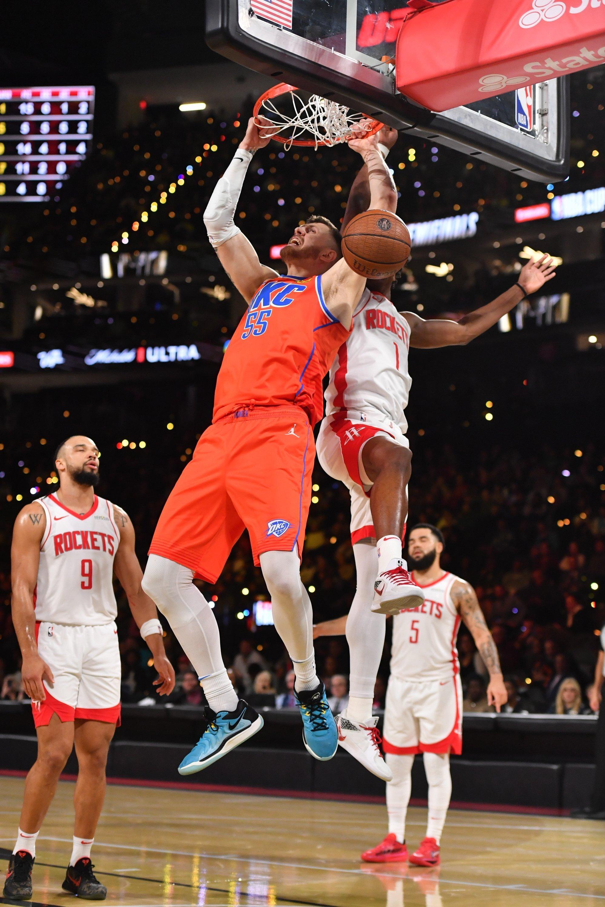 关于休斯敦火箭训练开放日，转会期再遭质疑引欢呼，NBA常规赛在即，训练强度明显提升的信息